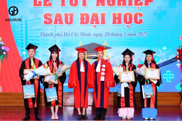 Áo đồng phục tốt nghiệp trường Đại học Y Dược