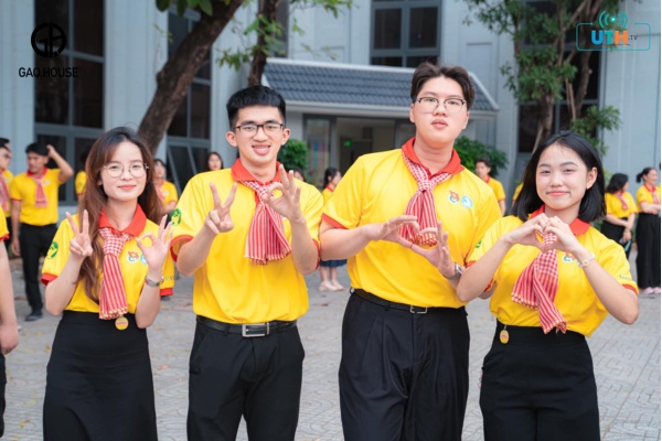 Áo lớp của sinh viên trong UTH