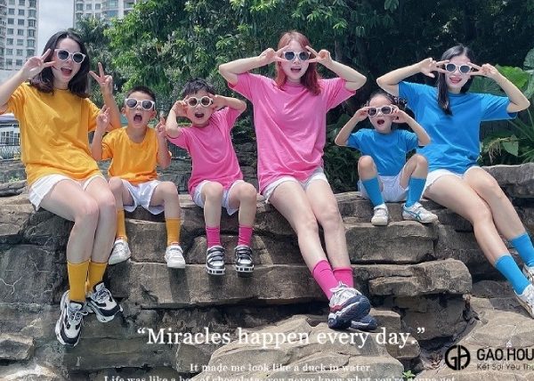 Áo nhóm đẹp sắc màu cho trẻ