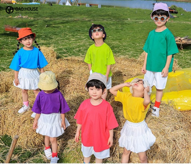Áo nhóm sắc màu trẻ con đi chơi