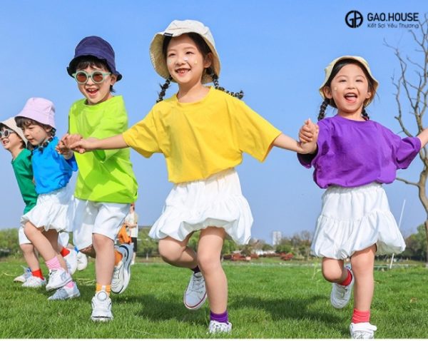 Áo nhóm trẻ con sắc màu