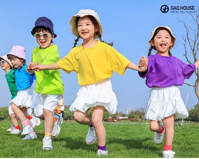 Áo nhóm trẻ con sắc màu