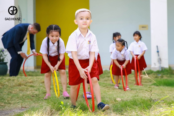Áo sơ mi đồng phục mầm non quốc tế Royal School