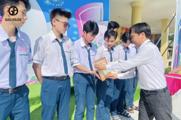 Áo sơ mi đồng phục trường THPT Lê Minh Xuân