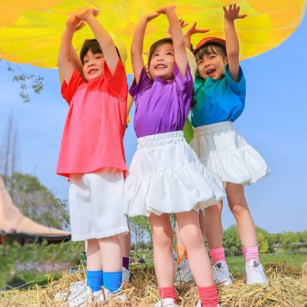 Áo thun đồng phục nhóm sắc màu cho trẻ con