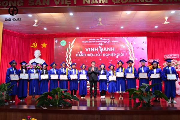 Áo tốt nghiệp đồng phục trường NLU