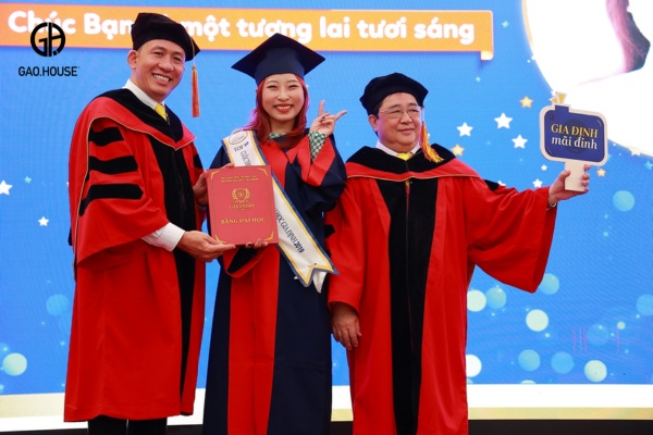 Áo tốt nghiệp thạc sĩ