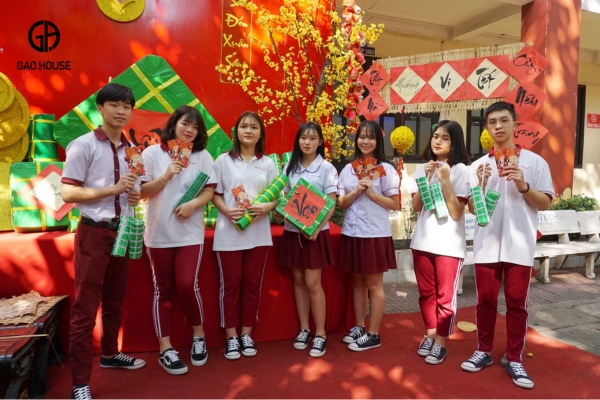 Công ty may và in áo đồng phục Gạo House nhận may áo lớp, áo nhóm theo yêu cầu