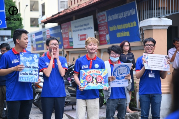 Đặt may áo đồng phục Khoa Dược TP HCM UMP