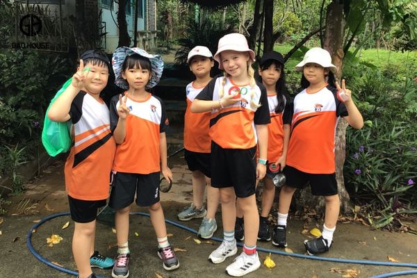 Đặt may áo đồng phục học sinh giá tốt ở Hà Nội