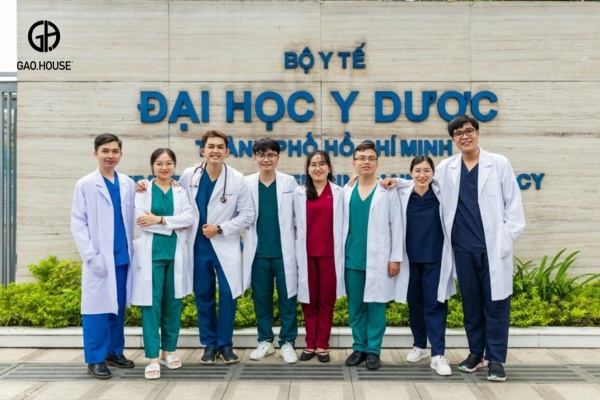 Đồng phục đại học y dược tp hcm ghi dấu thanh xuân
