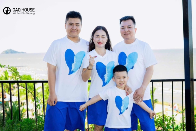 Đồng phục gia đình đi du lịch in hình đẹp