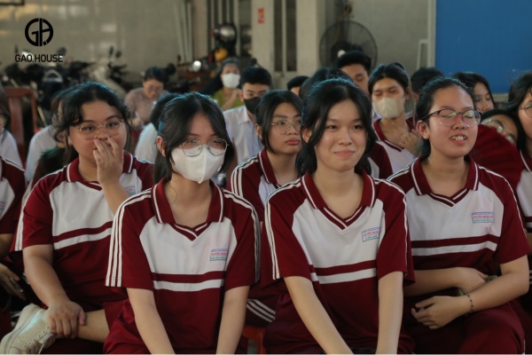 Đồng phục trường Nguyễn Trung Trực xây dựng tinh thần đoàn kết