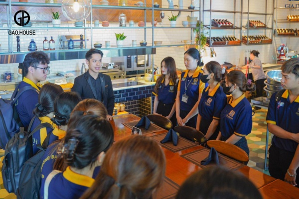 Gạo House may in áo đồng phục học sinh theo yêu cầu