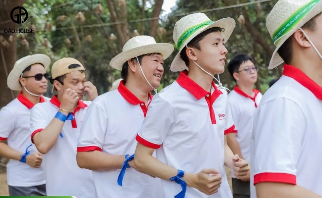 Mẫu áo đồng phục công ty đi biển nhóm 5 người
