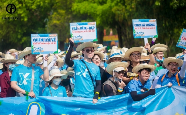 Mẫu áo đồng phục công ty đi biển sáng tạo bắt mắt