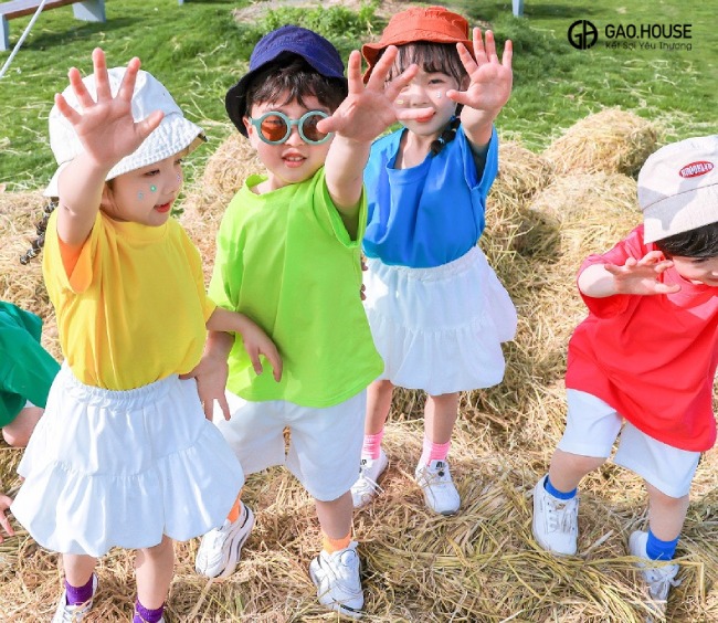 Mẫu áo nhóm sắc màu dành cho trẻ con
