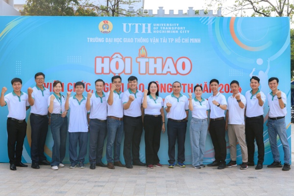 Mẫu đồng phục họp lớp của cựu sinh viên UTH