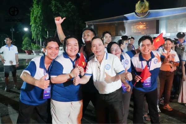 Màu sắc chủ đạo đồng phục trường ump