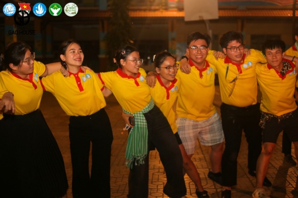 May áo nhóm đồng phục giá rẻ tại Gạo House