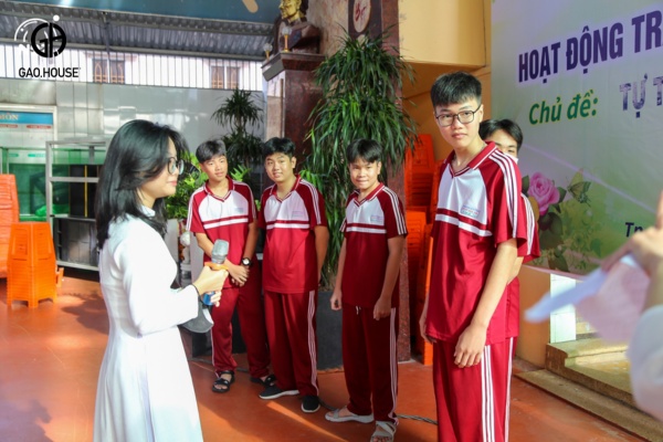 may in áo lớp đồng phục
