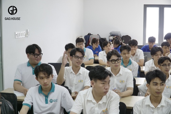 Quy định mặc đồng phục trường giao thông vận tải TP HCM