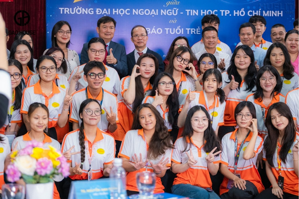 Áo đồng phục đại học Ngoại ngữ