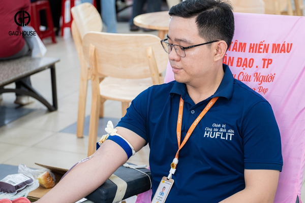 Áo thun Huflit đồng phục