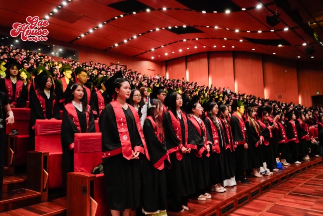 Áo tốt nghiệp đại học ngoại thương đẹp