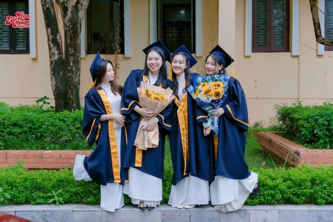 Áo tốt nghiệp đồng phục HNUE