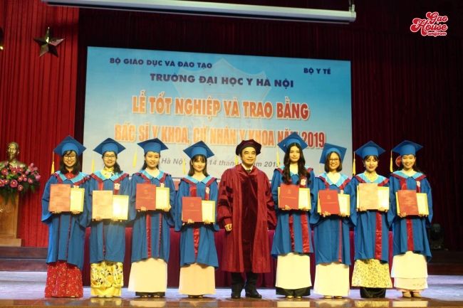 Áo tốt nghiệp đồng phục trường Đại học Y Hà Nội