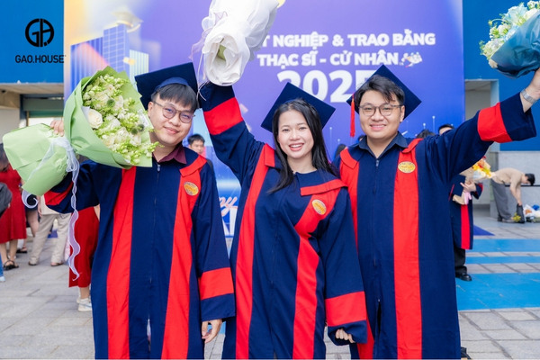 Áo tốt nghiệp đồng phục trường Huflit