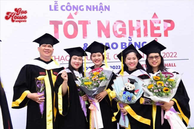 Áo tốt nghiệp thạc sĩ đồng phục sư phạm