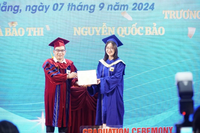 Áo tốt nghiệp tiến sĩ đồng phục HNUE