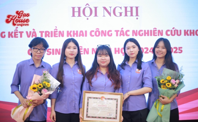 Đồng phục Đại học Ngoại thương Hà Nội