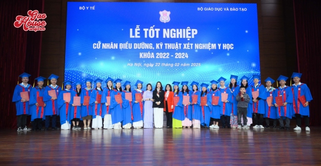 Đồng phục đại học y dược đại học quốc gia Hà Nội tốt nghiệp