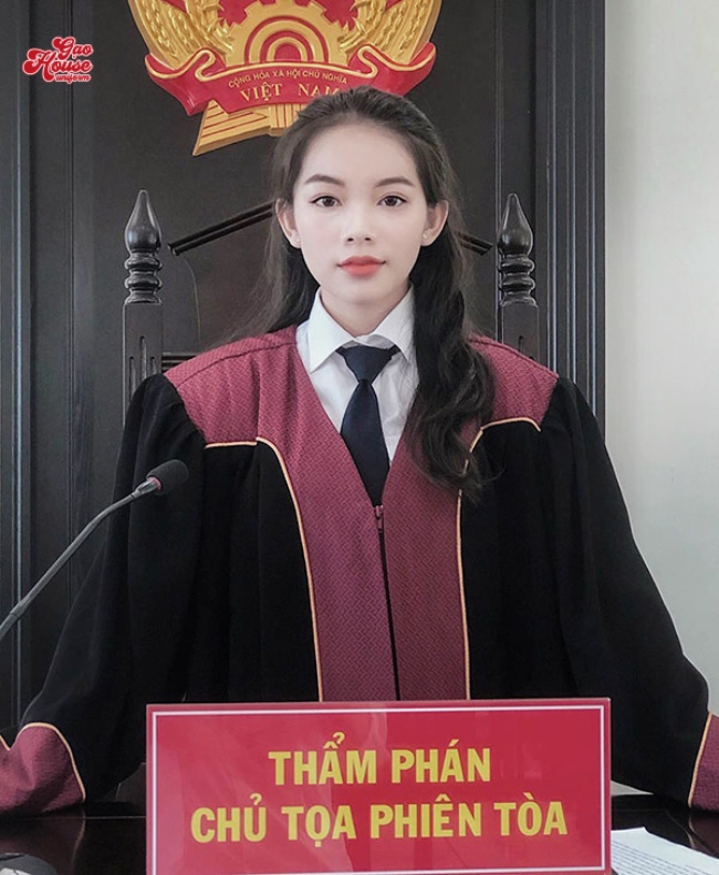 Đồng phục Học viện Tòa Án thẩm phán