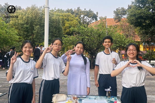 Đồng phục thể dục Nguyễn Thị Minh Khai bản sắc riêng của trường
