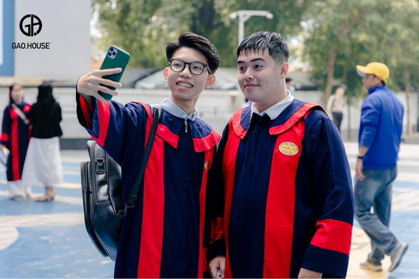 Đồng phục tốt nghiệp Huflit