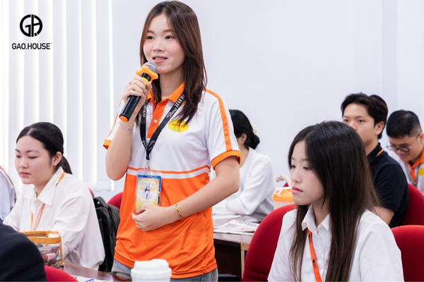 Đồng phục trường Đại học Huflit