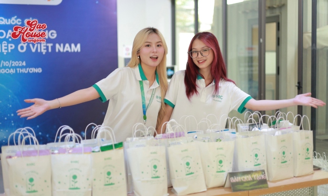 Áo thun đồng phục của trường Đại học Ngoại thương