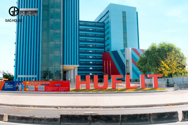 Tổng quan về trường đại học Ngoại ngữ tin học TPHCM