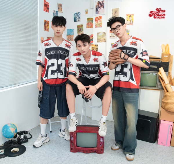 Áo lớp ở Cà Mau cổ V đẹp