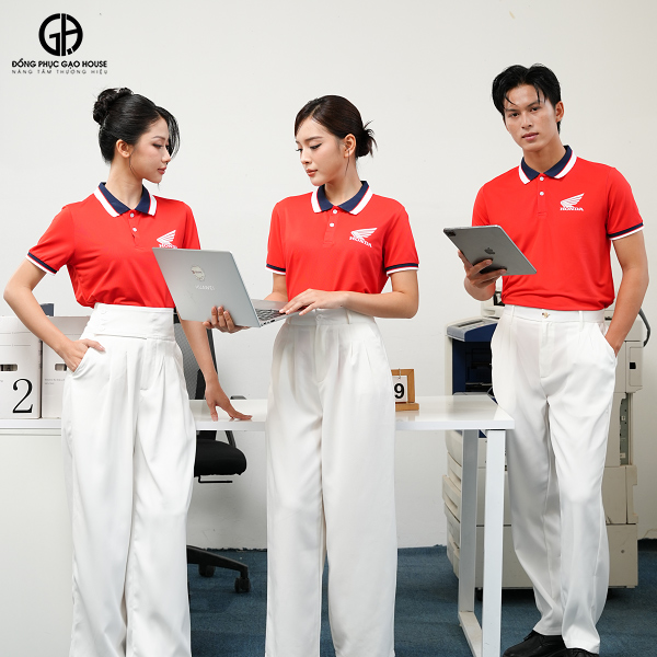 may đồng phục công ty màu đỏ
