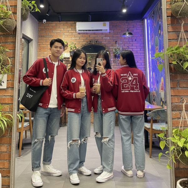 áo khoác bomber màu đỏ mận