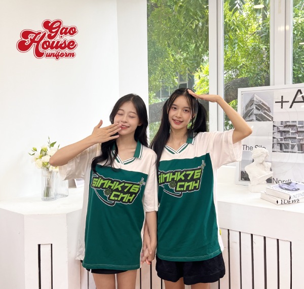 mẫu áo lớp màu trắng cổ trụ v