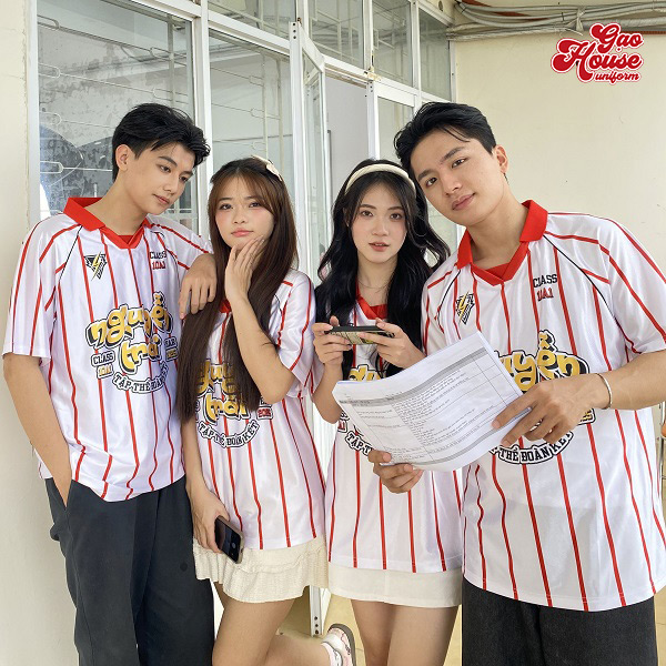 áo polo lớp line up màu trắng phối kẻ sọc đỏ