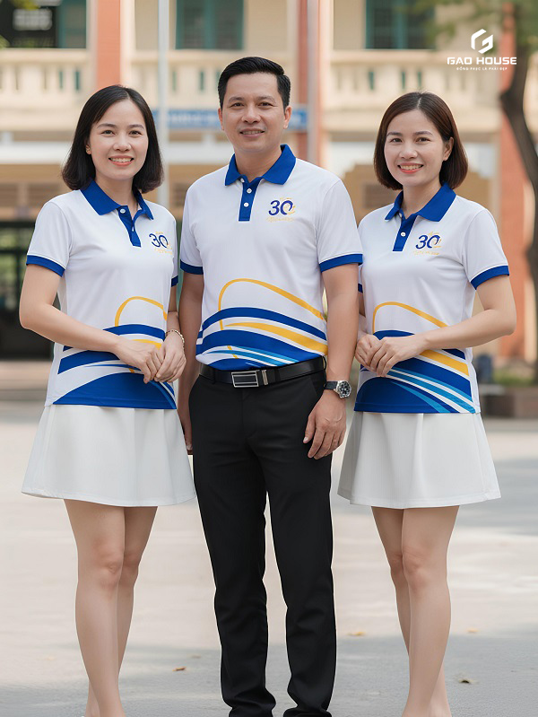 Đồng phục họp lớp cổ bẻ chỉn chu và thanh lịch