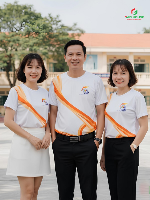 Quẩy hết mình cùng chúng bạn bên những chiếc áo họp lớp cổ tròn
