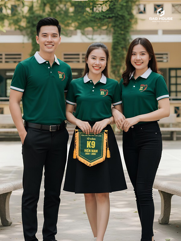 Thiết kế áo thun đồng phục họp lớp màu xanh lá phối cổ trắng hài hòa, nổi bật